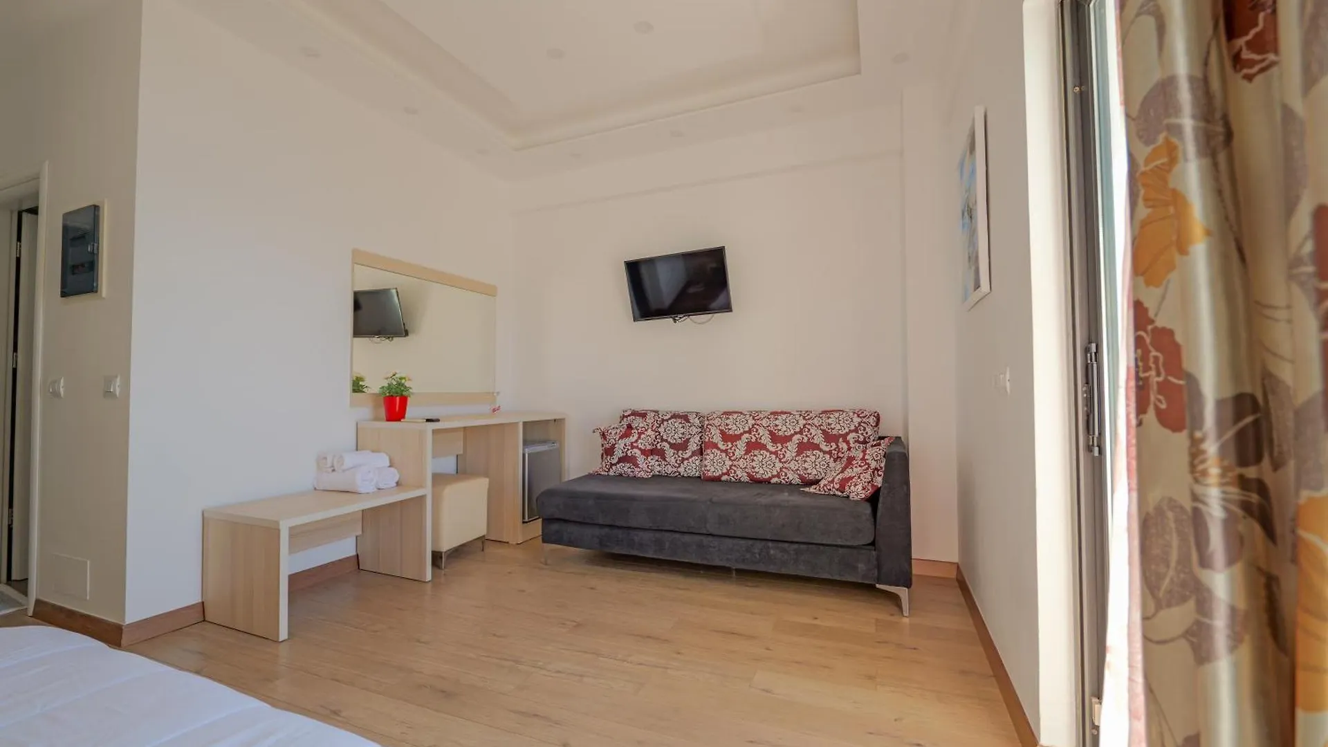 ****  Hotel Iliria Sarande Albania